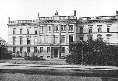 Frheres Gebude des Landgerichts Dsseldorf am Knigplatz (erbaut 1859, eingeweiht 1871)